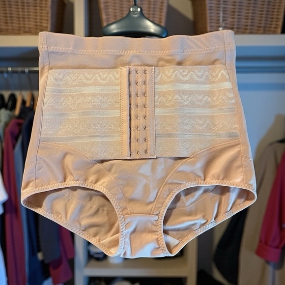 Other - Shapewear in Apricot XXL Tummy Control Front Adjustable Hooks NWOT High Waisted